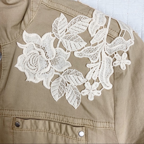 Chico’s Tan w/ White Appliqué Button-Up Jacket XS - Picture 4 of 8